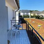Charming Modern 2 Bedroom *