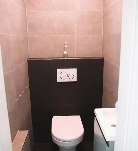 Charming Modern 2 Bedroom Lägenhet