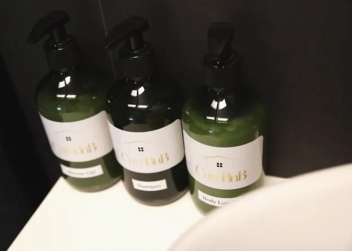 Charming Modern 2 Bedroom