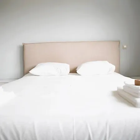 Charming Modern 2 Bedroom アルザンジャン