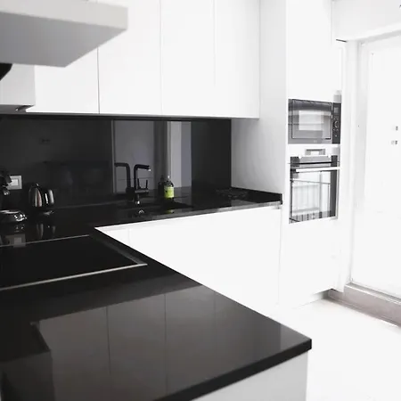 Charming Modern 2 Bedroom