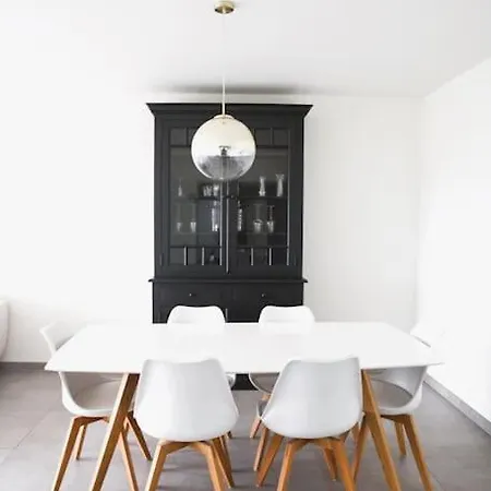 Charming Modern 2 Bedroom