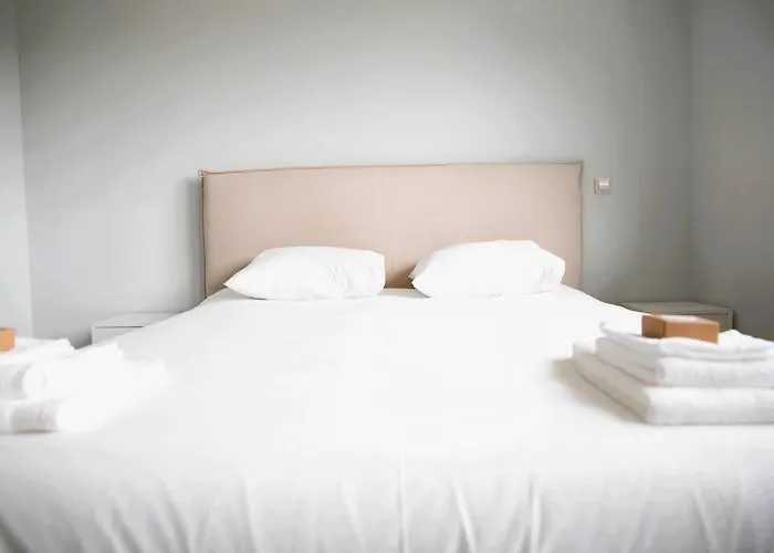 Charming Modern 2 Bedroom Alzingen