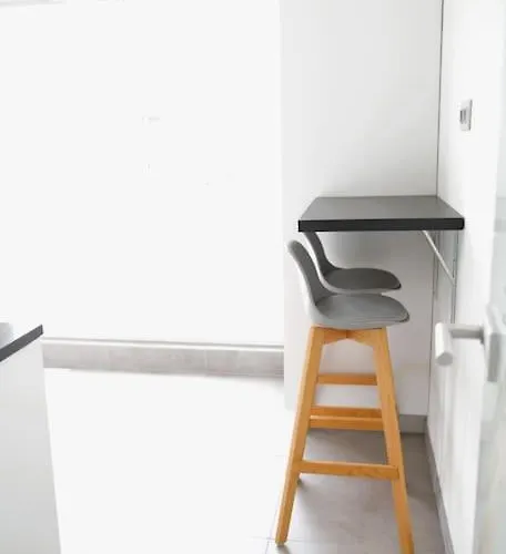 Apartment Charming Modern 2 Bedroom *