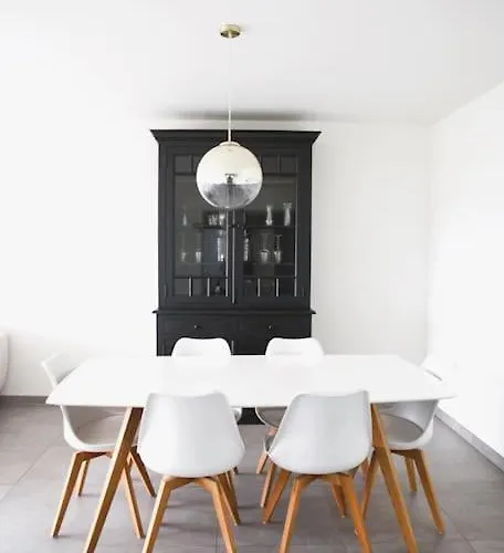 Charming Modern 2 Bedroom